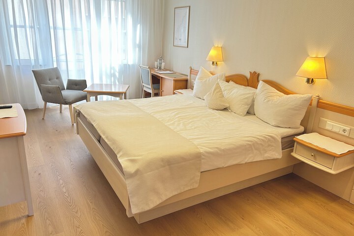 Room 33 of 70