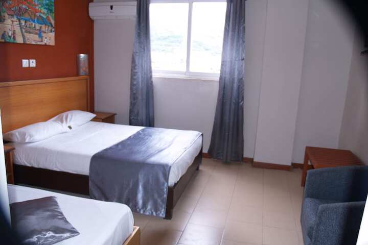 Room 12 of 39