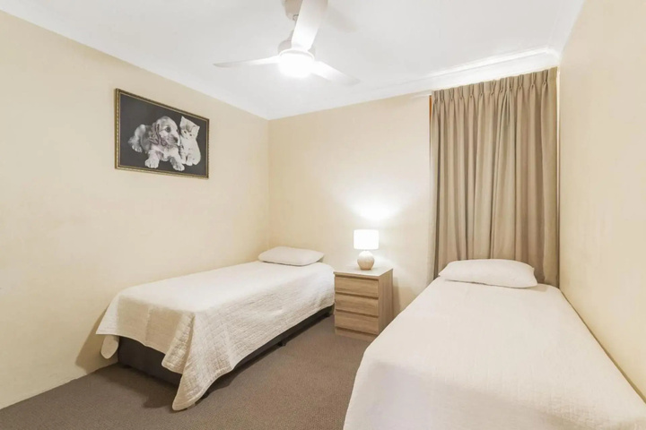 Room 2 of 9