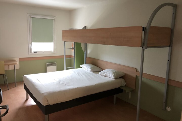 Room 5 of 28