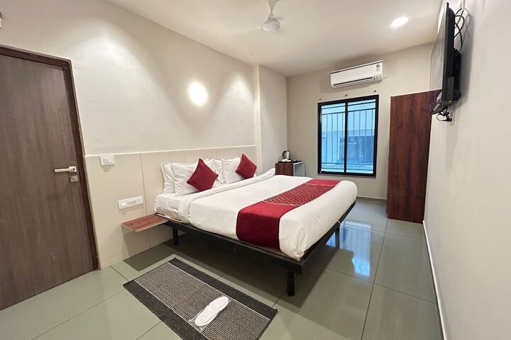 Room 5 of 17