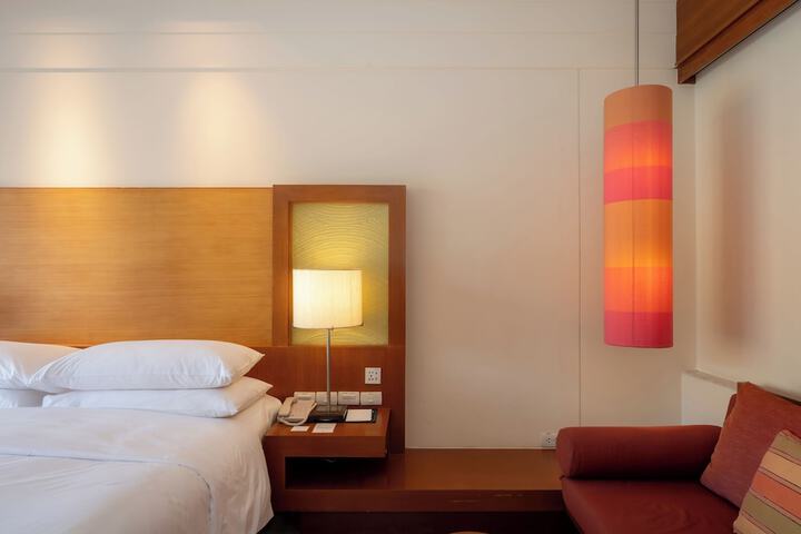 Room 37 of 170