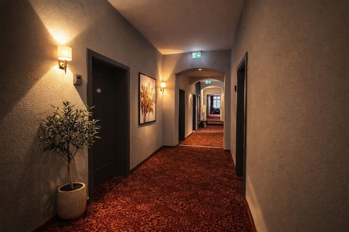 Ballroom/Hall 18 of 25
