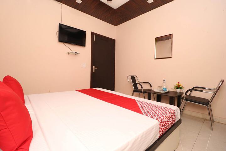 Room 12 of 25