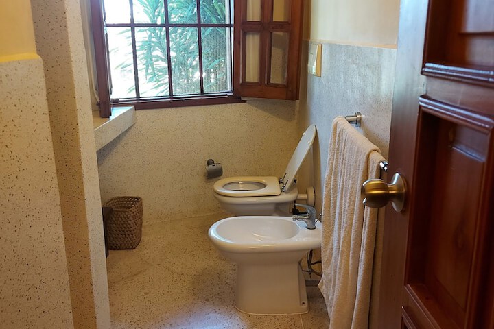 Room 18 of 32