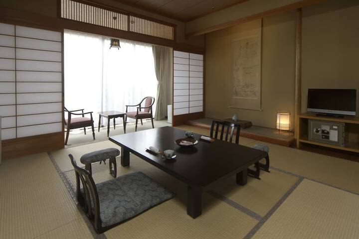 Room 2 of 34