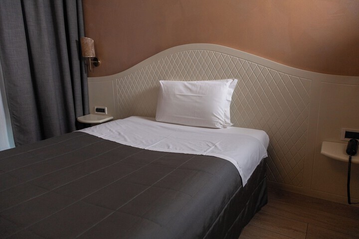 Room 32 of 66