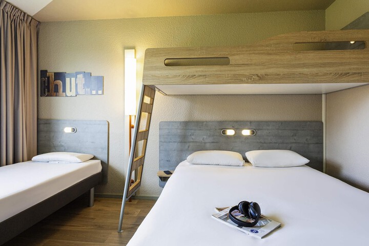 Room 9 of 39