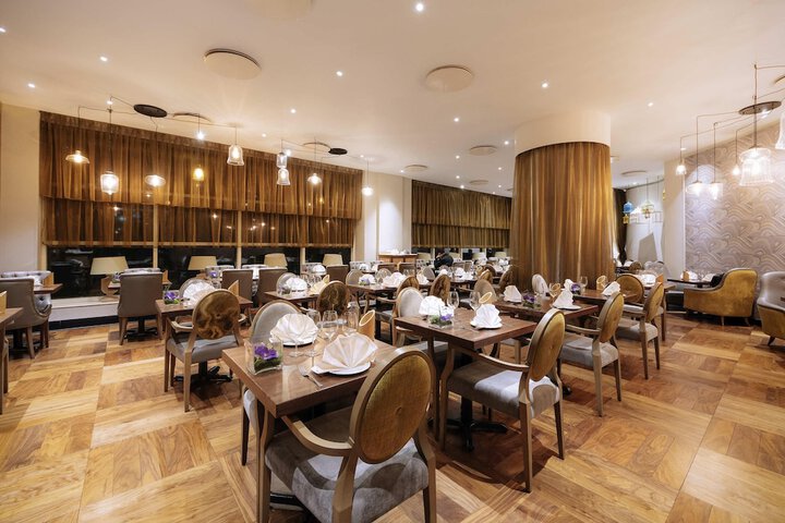 Dining 96 of 144