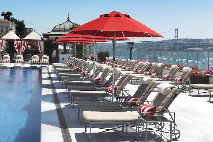 Pool Hotel