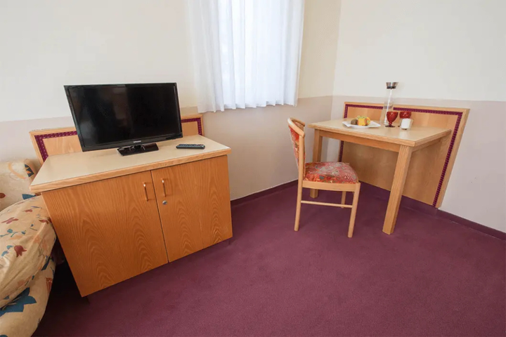 Room 6 of 7