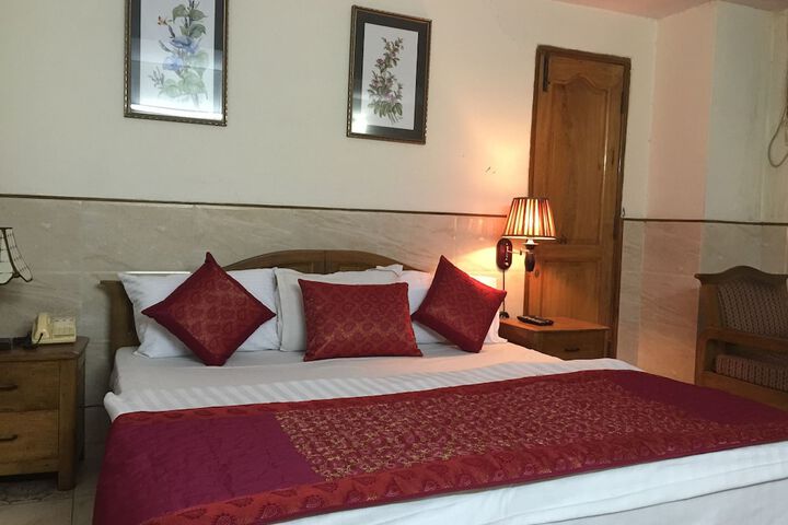Room 3 of 20