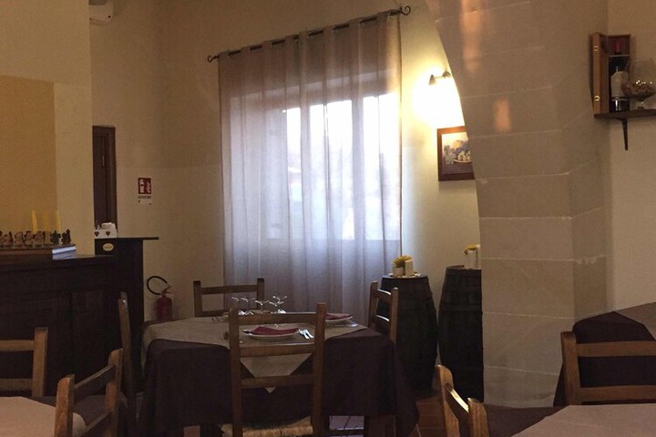 Dining 11 of 27