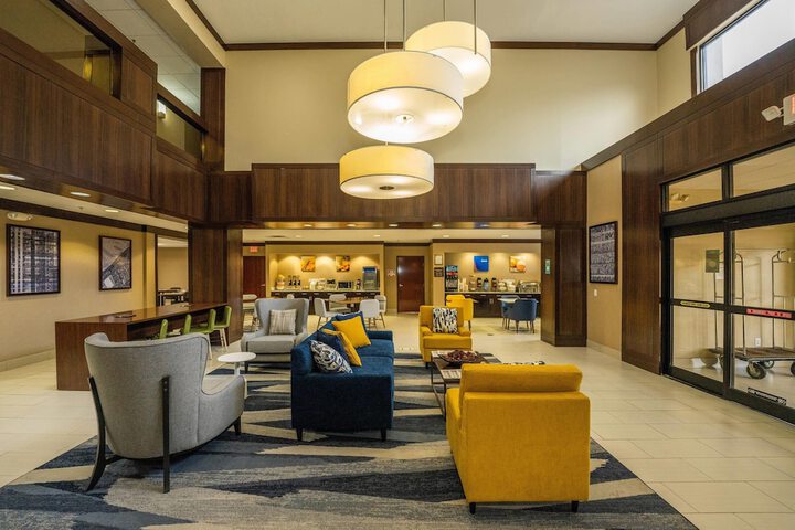 Entrance & Lobby