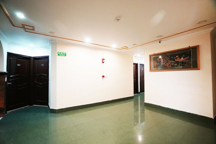 Ballroom/Hall 34 of 37