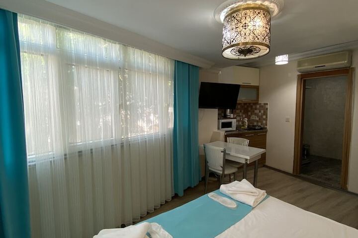 Room 10 of 104
