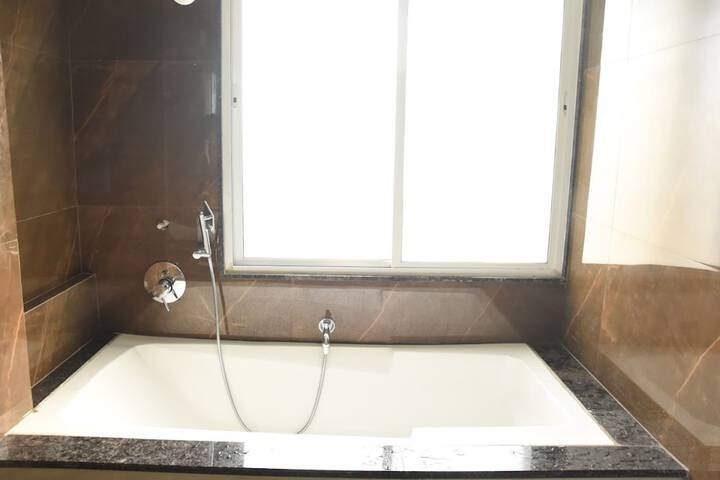 Room 7 of 12
