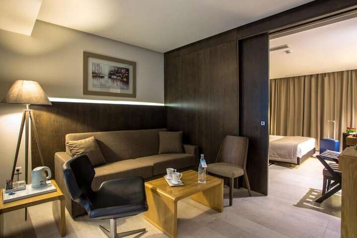 Room 27 of 60