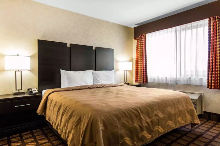 1 King Bed (4 of 17)