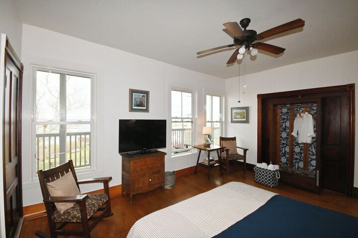 Room 3 of 40