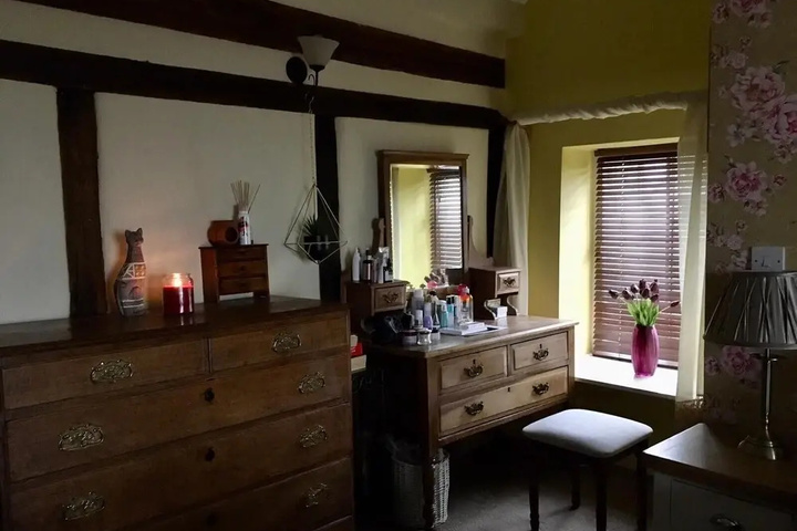 Room 4 of 25