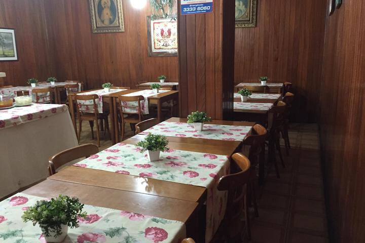 Dining 4 of 22