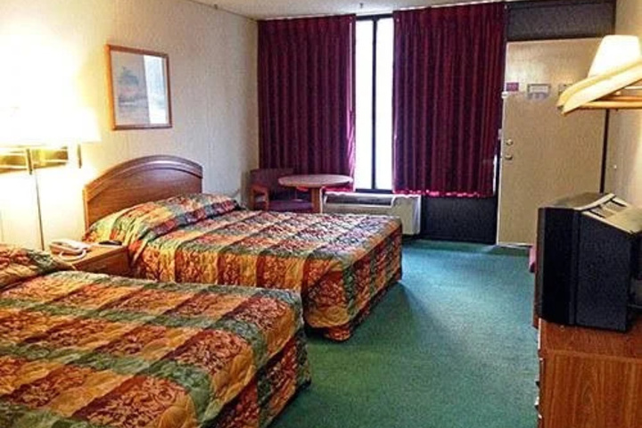 Room 5 of 13