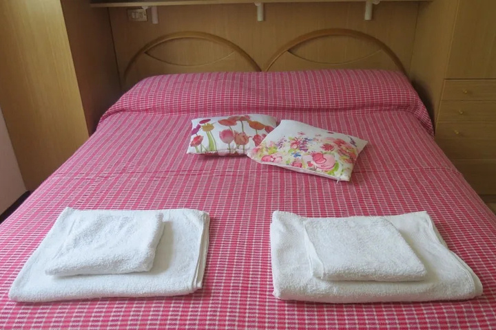Room 5 of 17
