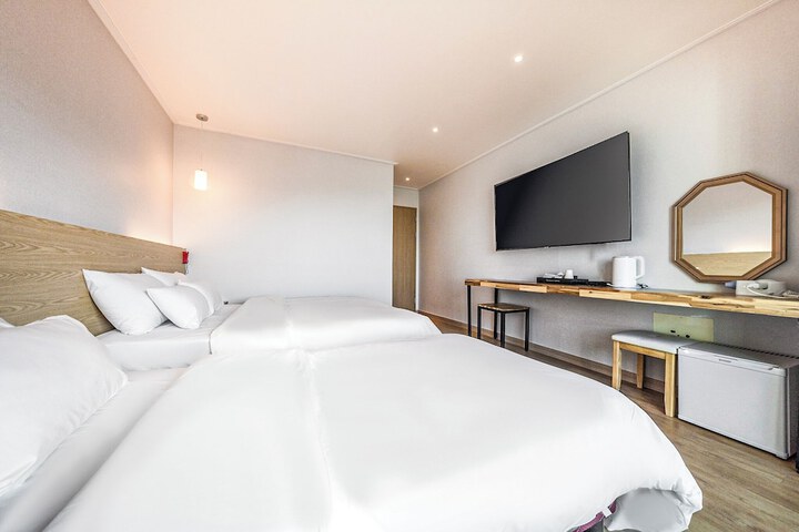 Room 16 of 39