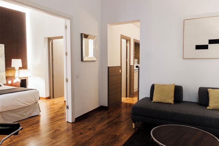 Room 11 of 32
