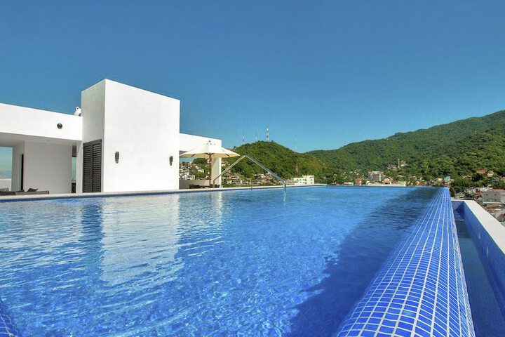 Pool 12 of 26