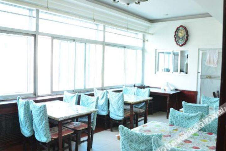 Room 2 of 37