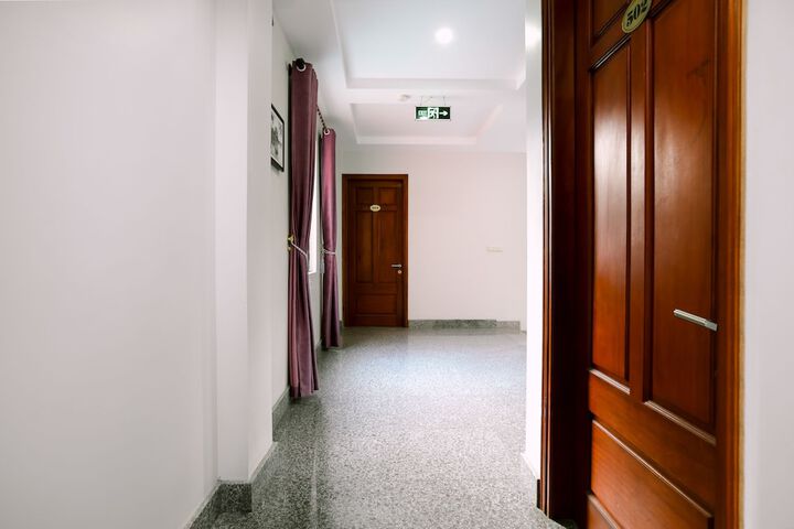 Ballroom/Hall 25 of 30