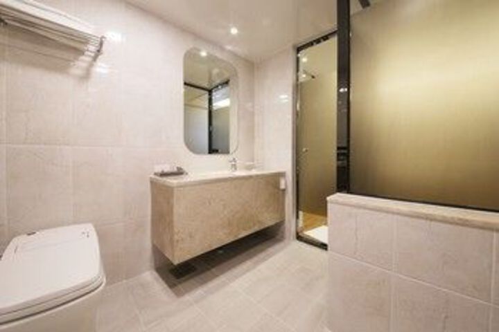 Room 4 of 27