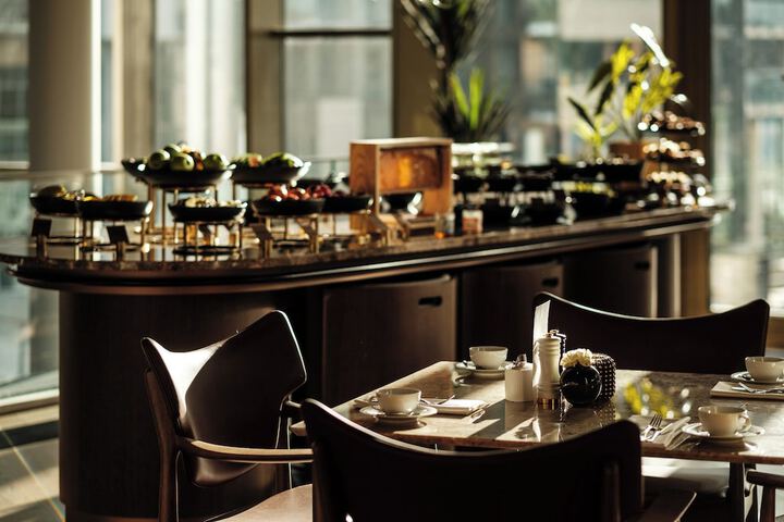 Dining 76 of 102