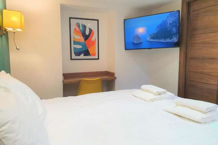 Room 9 of 36
