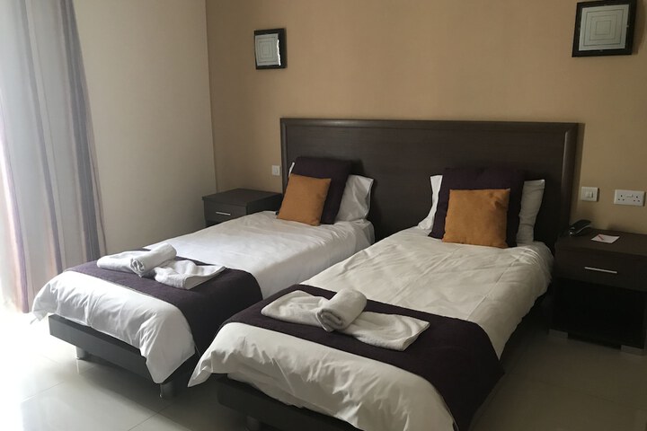 Room 8 of 43