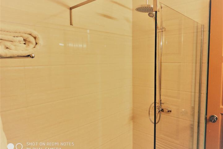 Room 21 of 34