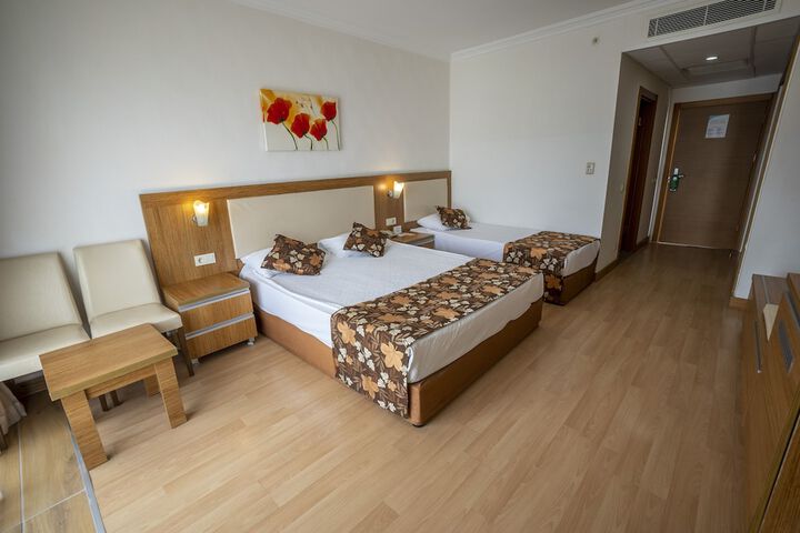 Room 15 of 172