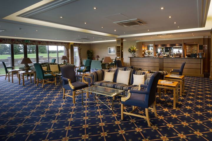 Lounge 78 of 84