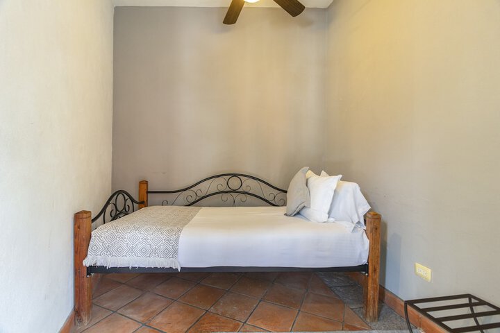 Room 29 of 148