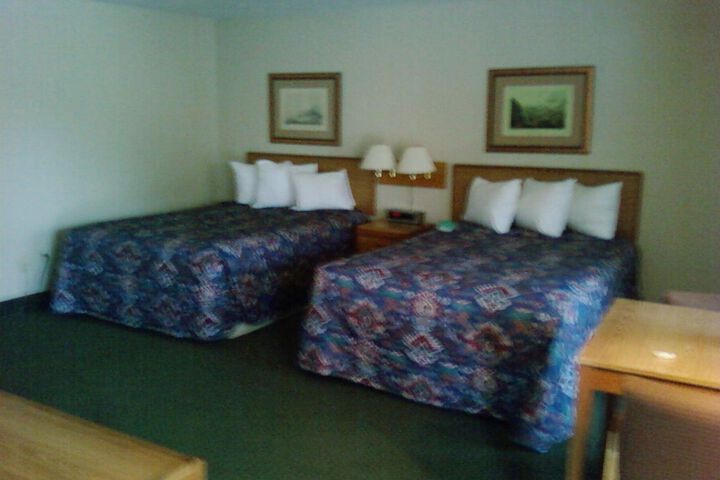 2 Double Beds (1 of 8)
