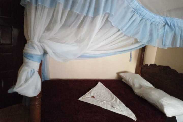 Room 9 of 14