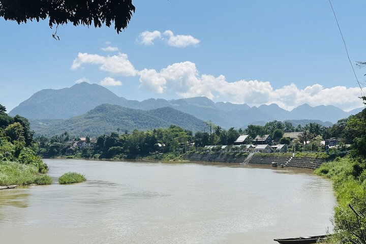 Kingkham Riverside Hotel
