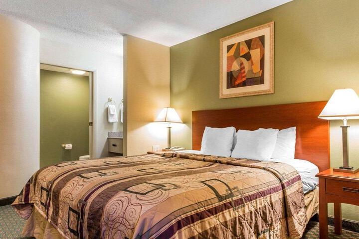 1 King Bed (3 of 5)