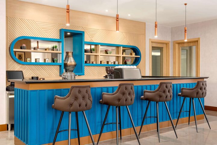 Lobby lounge