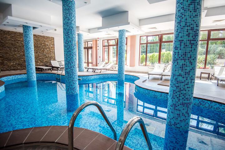 Pool 39 of 64