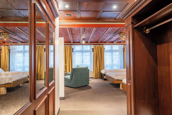Room 13 of 44