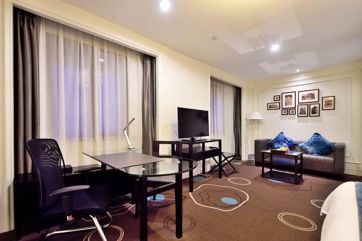Room 34 of 114