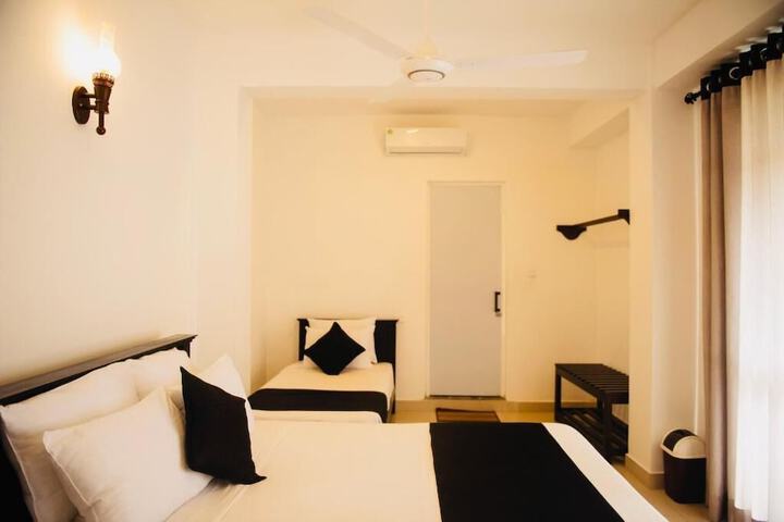 Room 4 of 13